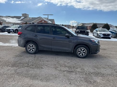 Used 2023 Subaru Forester Premium image 20