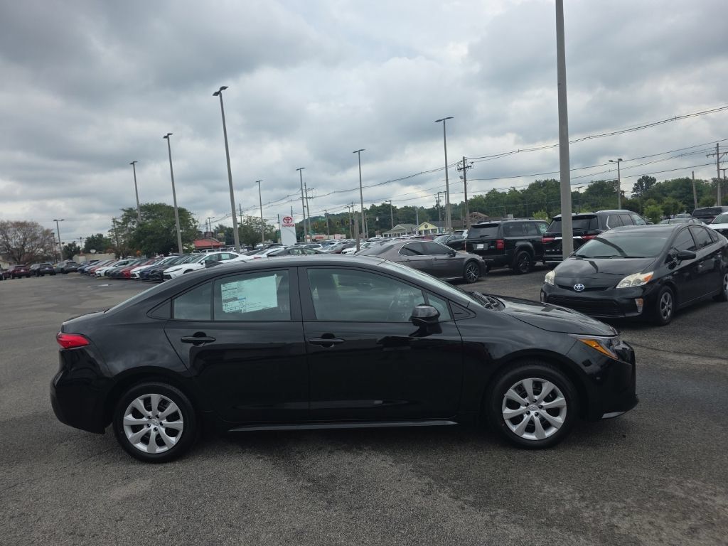 New 2026 Toyota Corolla LE FWD image 3