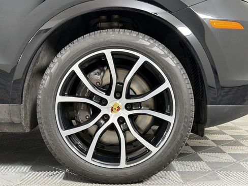 Used 2023 Porsche Cayenne Platinum Edition AWD/4WD image 14