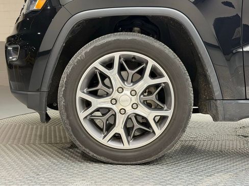 Used 2020 Jeep Grand Cherokee Limited image 5