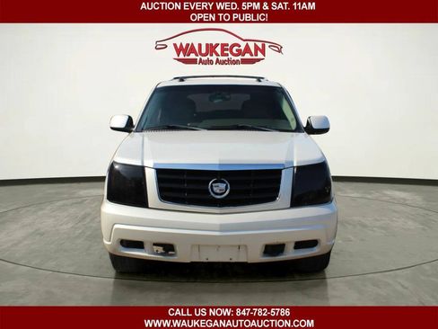 Used 2004 Cadillac Escalade AWD image 2