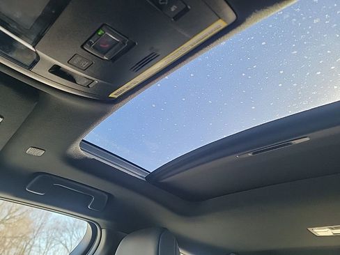 Used 2024 Lexus UX 250h AWD image 11