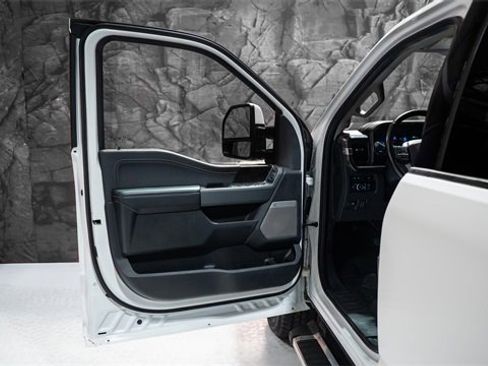 Used 2023 Ford F250 Lariat image 4