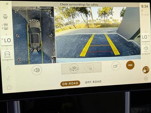 Certified 2025 Land Rover Range Rover SE image 13