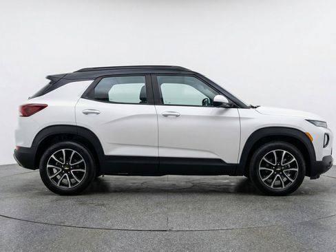 Used 2025 Chevrolet TrailBlazer LT image 11