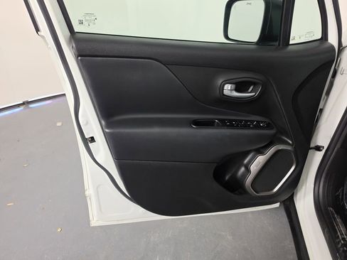 Used 2023 Jeep Renegade Latitude AWD/4WD image 27
