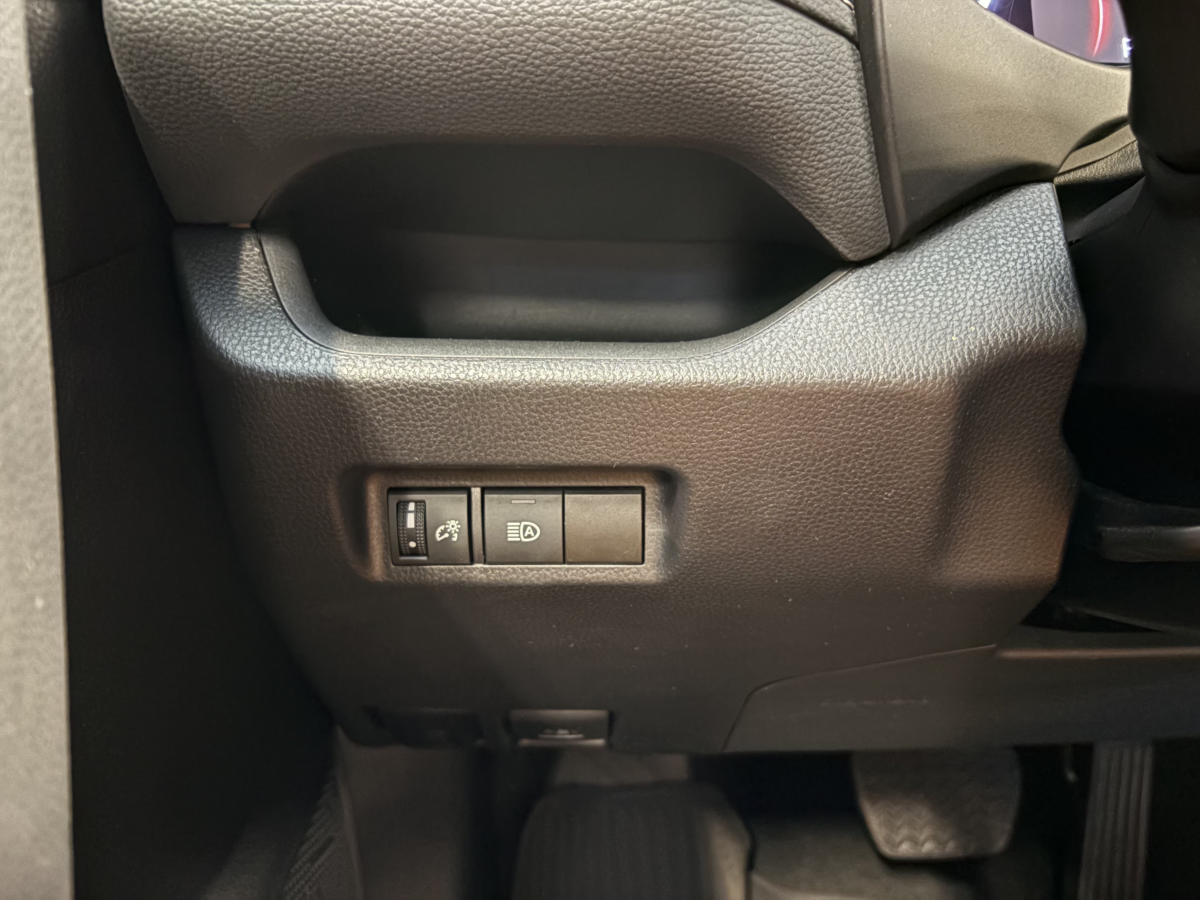 Certified 2025 Toyota RAV4 XLE FWD image 26