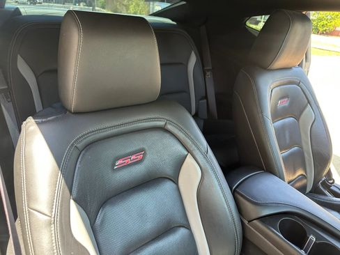 Used 2016 Chevrolet Camaro SS RWD image 18