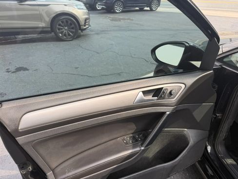 Used 2015 Volkswagen Golf S FWD image 9