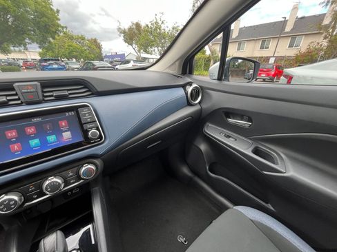 Used 2025 Nissan Versa SV FWD image 33