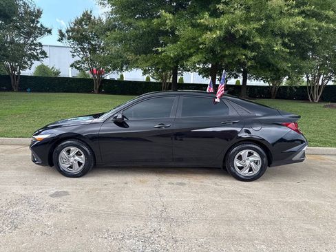Used 2024 Hyundai Elantra SE FWD image 5