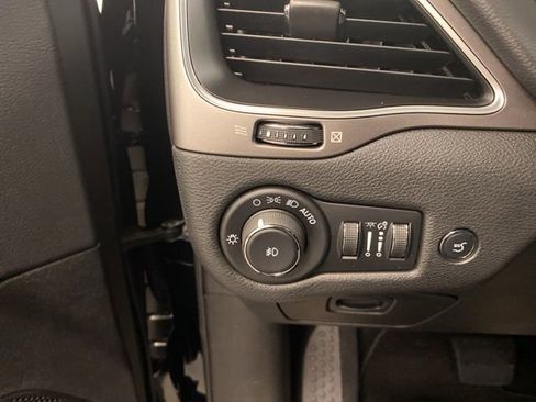 Used 2022 Jeep Cherokee Latitude Lux w/ Sun & Sound Group image 20