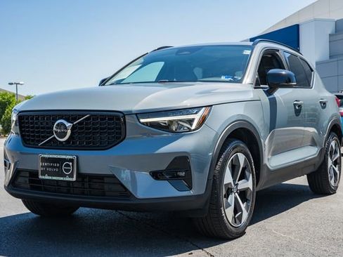 Certified 2023 Volvo XC40 B5 Plus w/ Climate Package AWD/4WD image 3