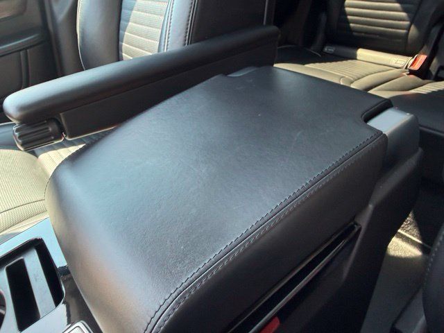 Used 2018 Land Rover Discovery HSE Luxury AWD/4WD image 34