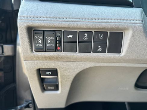 Used 2018 Honda Odyssey EX-L image 16