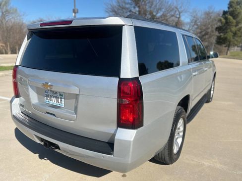 Used 2017 Chevrolet Suburban LT image 6