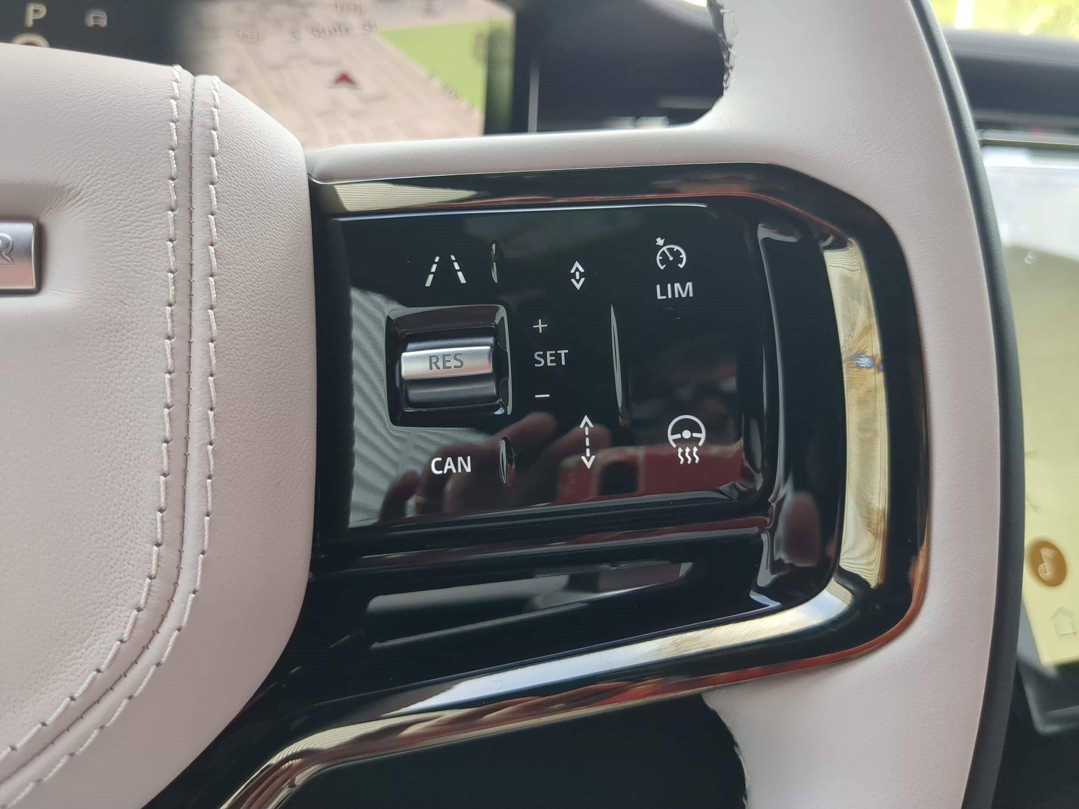 New 2026 Land Rover Range Rover Sport Dynamic SE AWD/4WD image 17