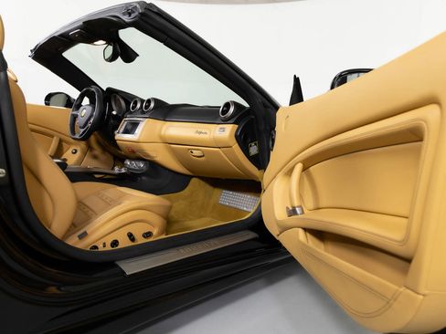 Used 2011 Ferrari California image 38