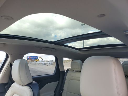 New 2026 Lincoln Corsair Premiere image 11