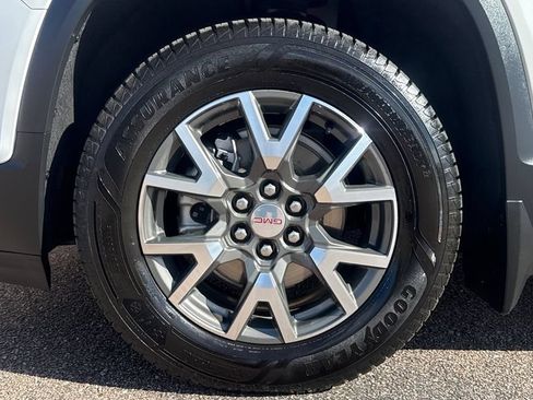 Used 2021 GMC Acadia SLE w/ Driver Convenience Package AWD/4WD image 16