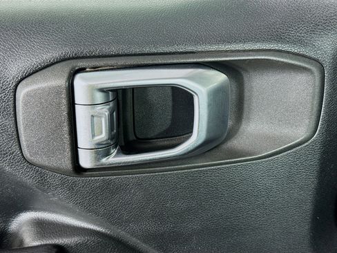 Used 2020 Jeep Wrangler Sport image 23