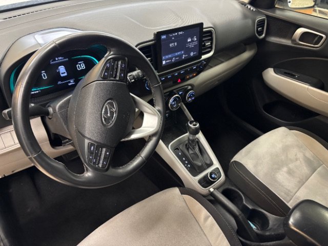 Used 2024 Hyundai Venue SEL FWD image 8