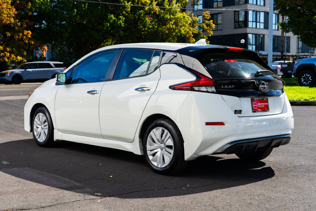 Used 2025 Nissan Leaf S FWD image 4