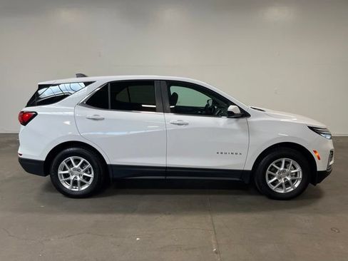 Used 2024 Chevrolet Equinox LT AWD/4WD image 2