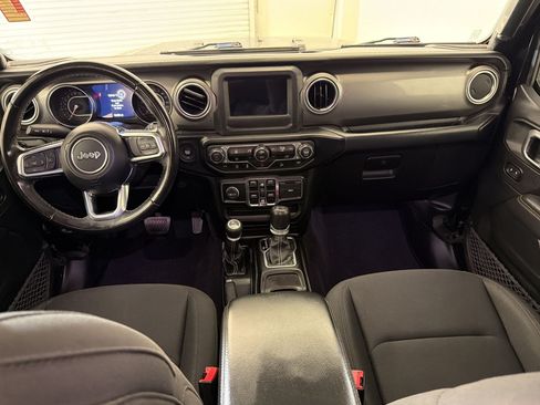 Used 2020 Jeep Wrangler Unlimited Sahara AWD/4WD image 15