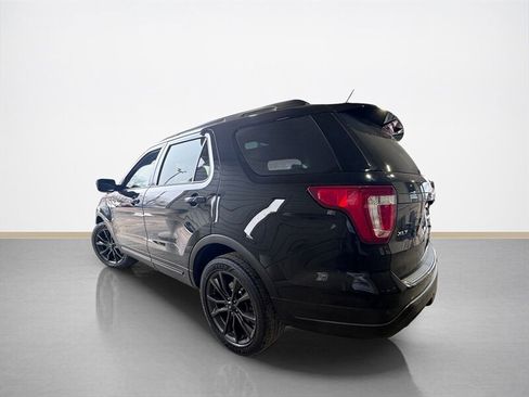 Used 2018 Ford Explorer XLT w/ Equipment Group 202A image 6