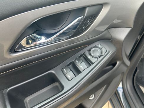 Used 2018 Chevrolet Traverse LT AWD/4WD image 14