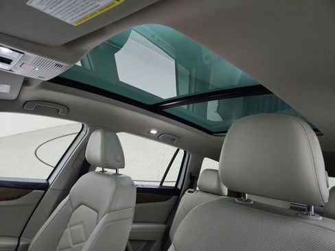 Used 2024 Volkswagen Atlas SE w/ Panoramic Sunroof Package FWD image 18