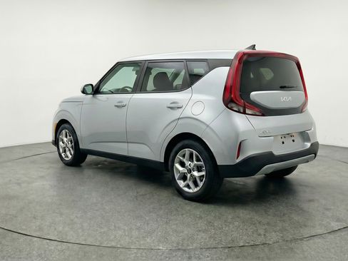 Used 2025 Kia Soul LX w/ LX Technology Package FWD image 6