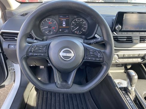 Used 2024 Nissan Altima 2.5 S FWD image 12