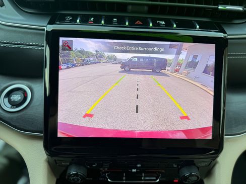 Used 2023 Jeep Grand Cherokee L Limited image 23