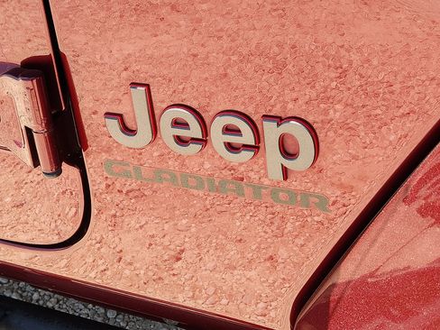 Used 2021 Jeep Gladiator Rubicon AWD/4WD image 8