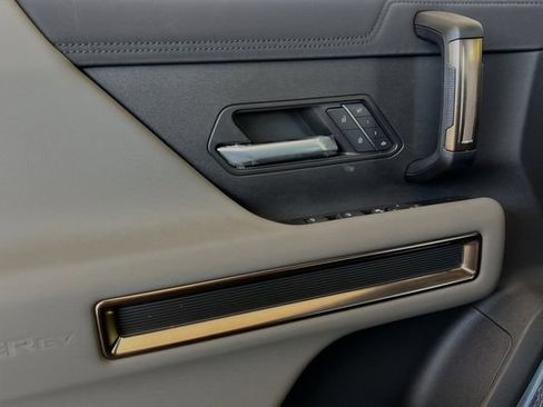 Used 2024 GMC Hummer EV 2X w/ Extreme Off-Road Package image 11