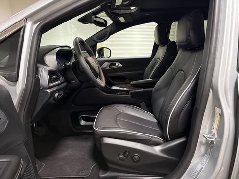 New 2026 Chrysler Pacifica Limited FWD image 21