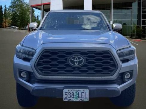 Used 2020 Toyota Tacoma TRD Off-Road w/ TRD Premium Off Road Package AWD/4WD image 15