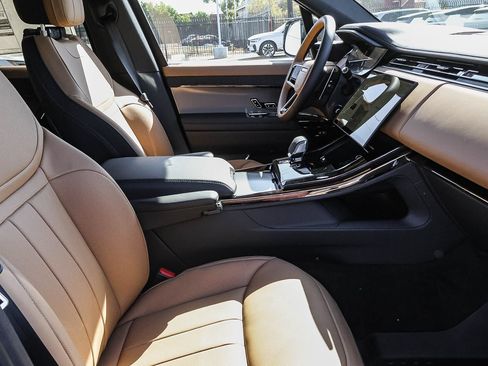 New 2026 Land Rover Range Rover Sport Dynamic SE AWD/4WD image 17