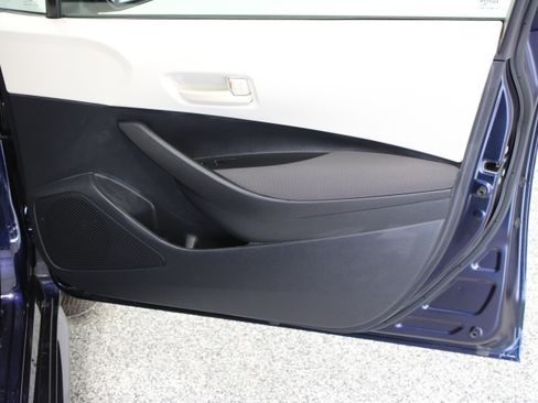 Used 2025 Toyota Corolla LE FWD image 30