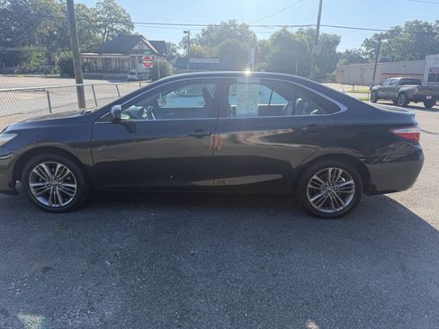 Used 2016 Toyota Camry SE FWD image 2