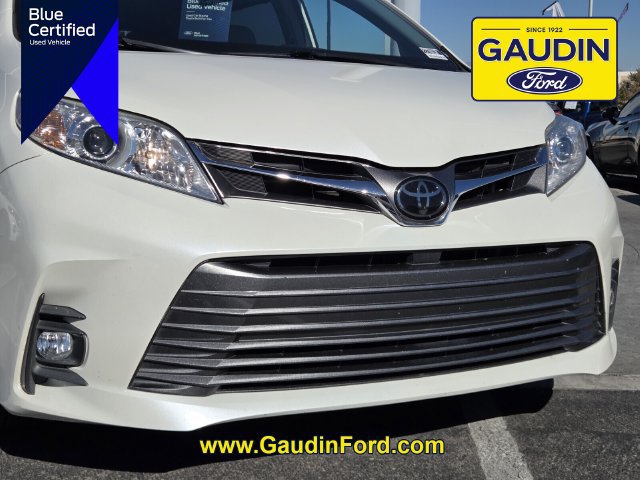 Used 2020 Toyota Sienna XLE w/ XLE Navigation Package FWD image 2