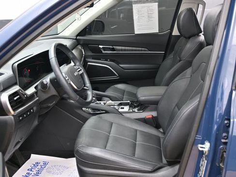 Used 2025 Kia Telluride EX w/ EX Captain's Chair Package FWD image 19