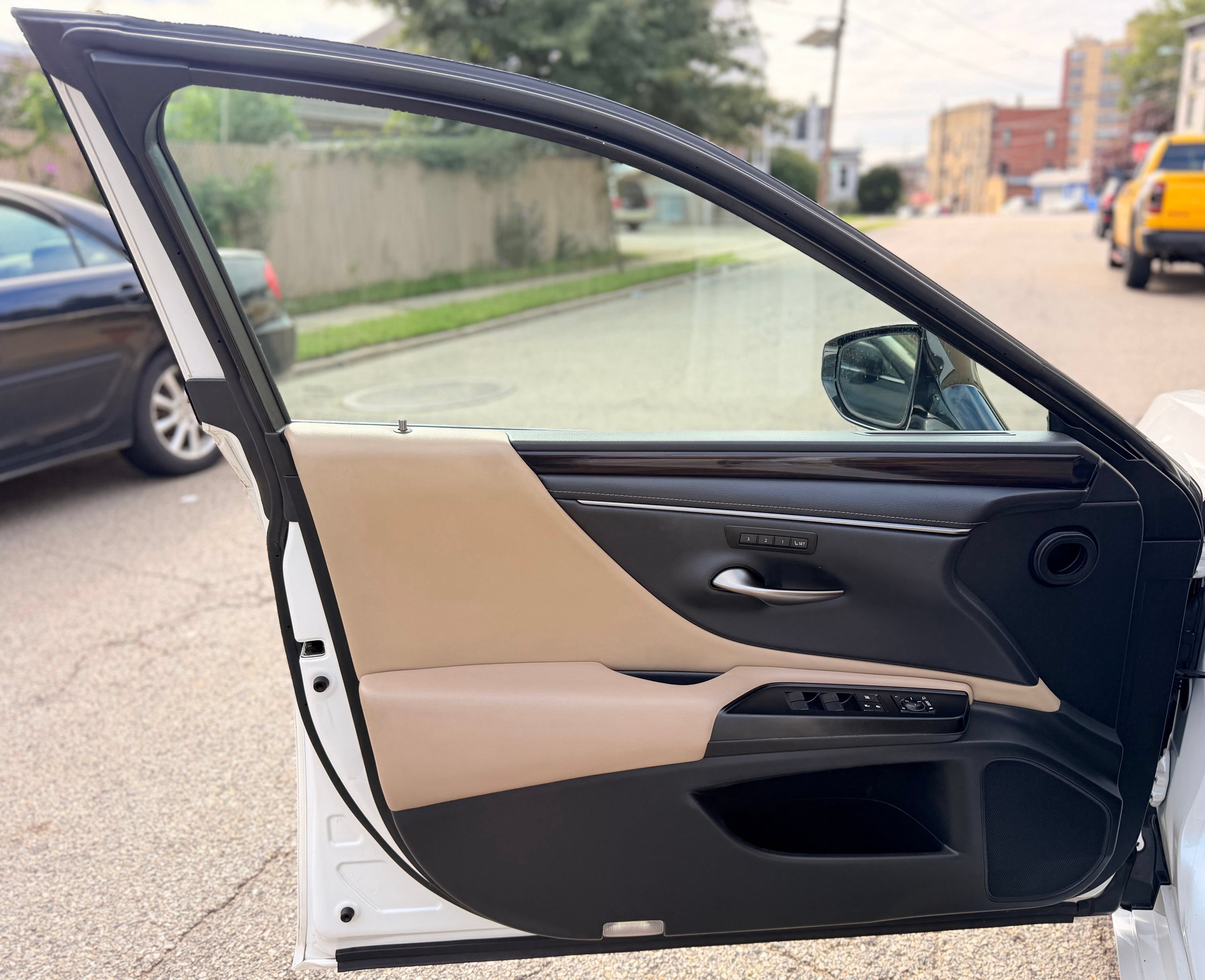Used 2020 Lexus ES 350 w/ Premium Package FWD image 11
