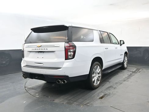 Used 2024 Chevrolet Suburban High Country image 5