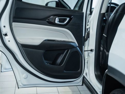 Certified 2022 Jeep Compass Limited AWD/4WD image 38