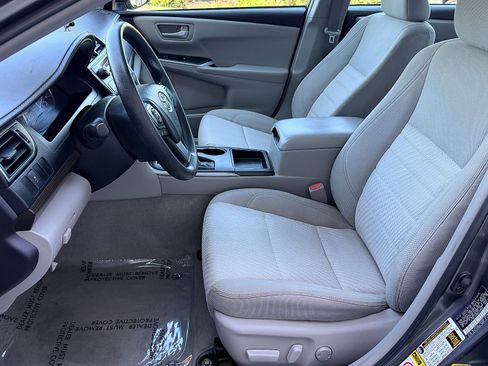 Used 2016 Toyota Camry LE FWD image 31