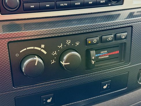 Used 2006 Dodge Ram 1500 Truck 2WD Regular Cab w/ Communication Pkg image 4