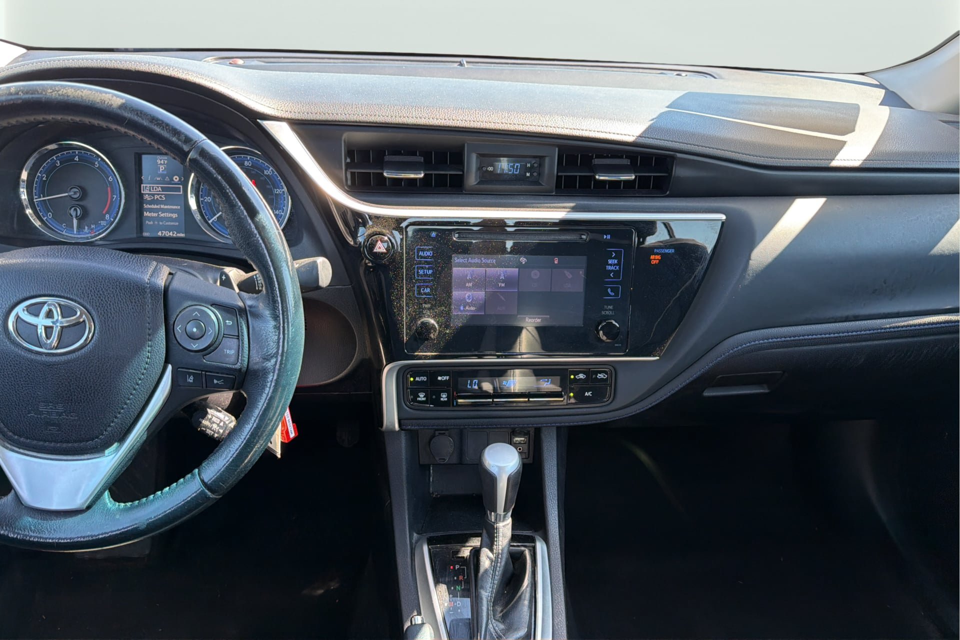 Used 2019 Toyota Corolla SE w/ Protection Package FWD image 15